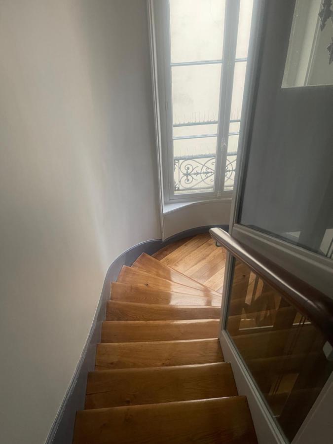 Paris Centre Dernier Etage Vue Ascenseur Apartment Exterior photo